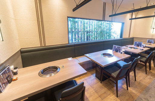 テーブル席